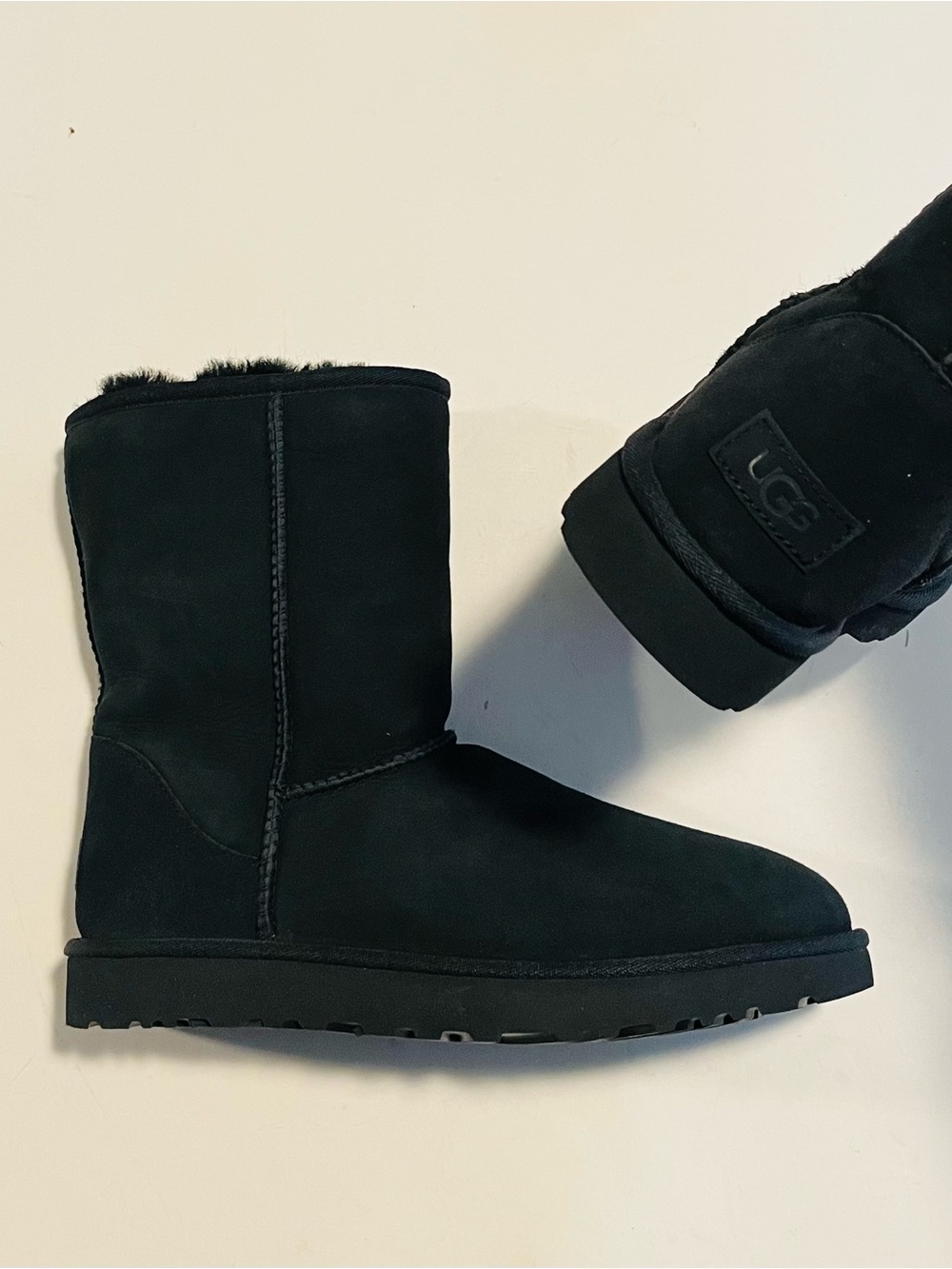 UGG Women’s Classic Short II Black Suede Shearling Lined Fur Trim Boots Size 9